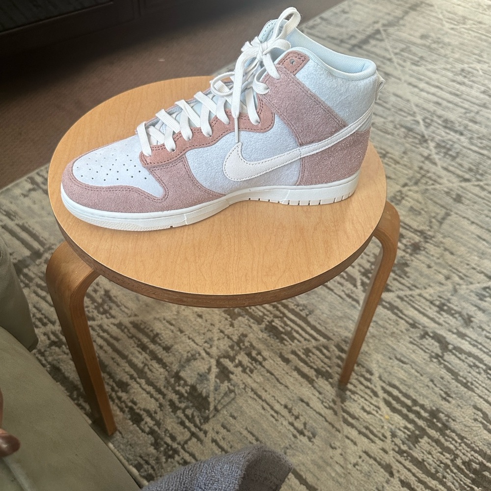 Nike Pink and White Athletic Shoes - Picture 5 of 10